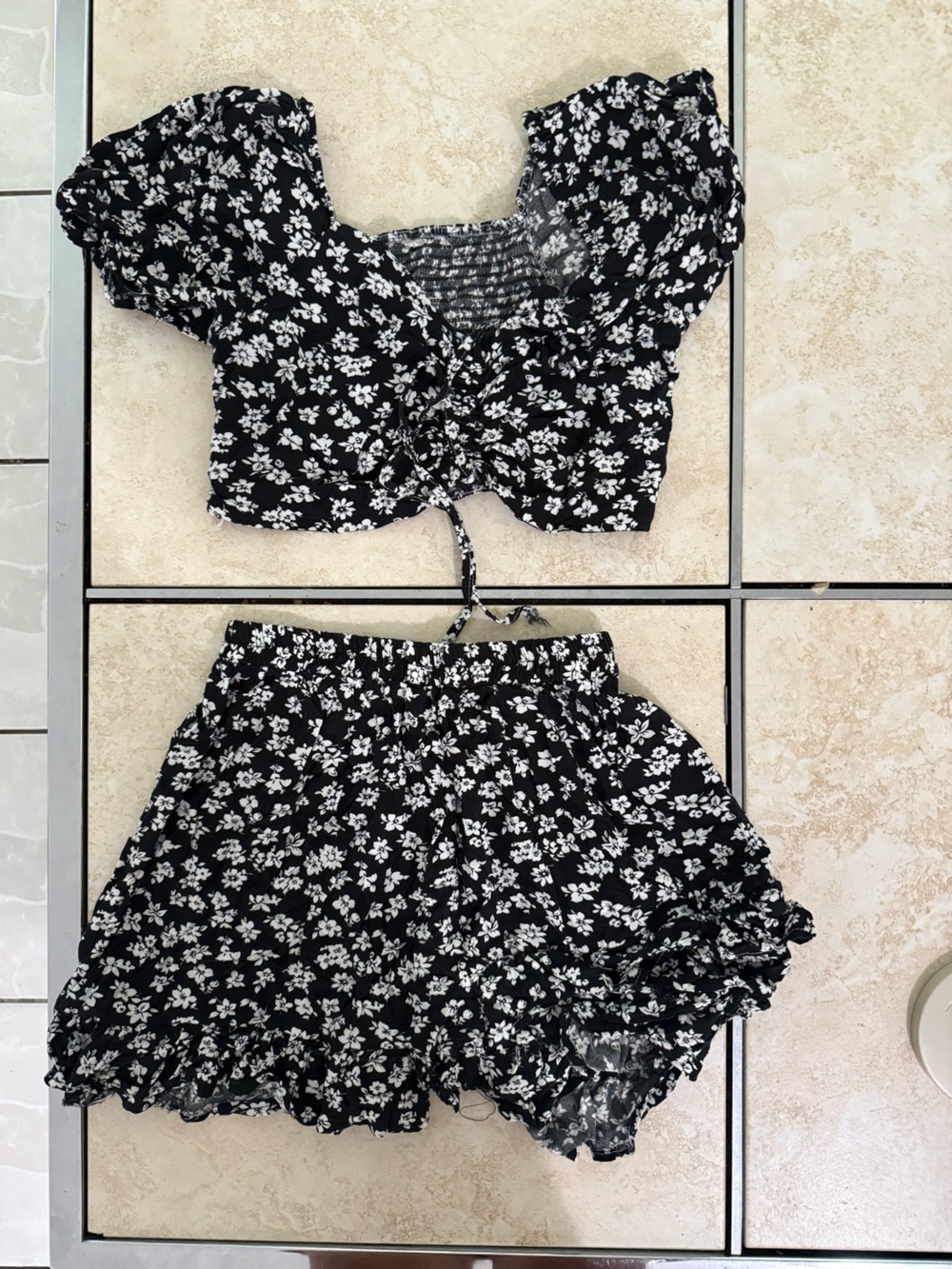 Women’s Black and White Floral Tie-Front Top
